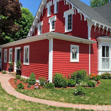 The Red House Fredericton Bed & Breakfast Exterior photo