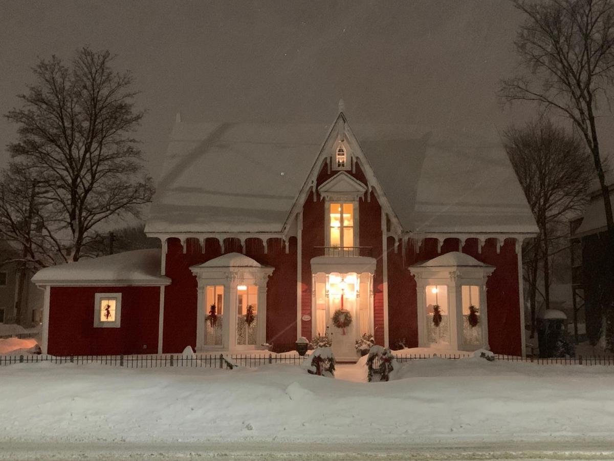 The Red House Fredericton Bed & Breakfast Exterior photo