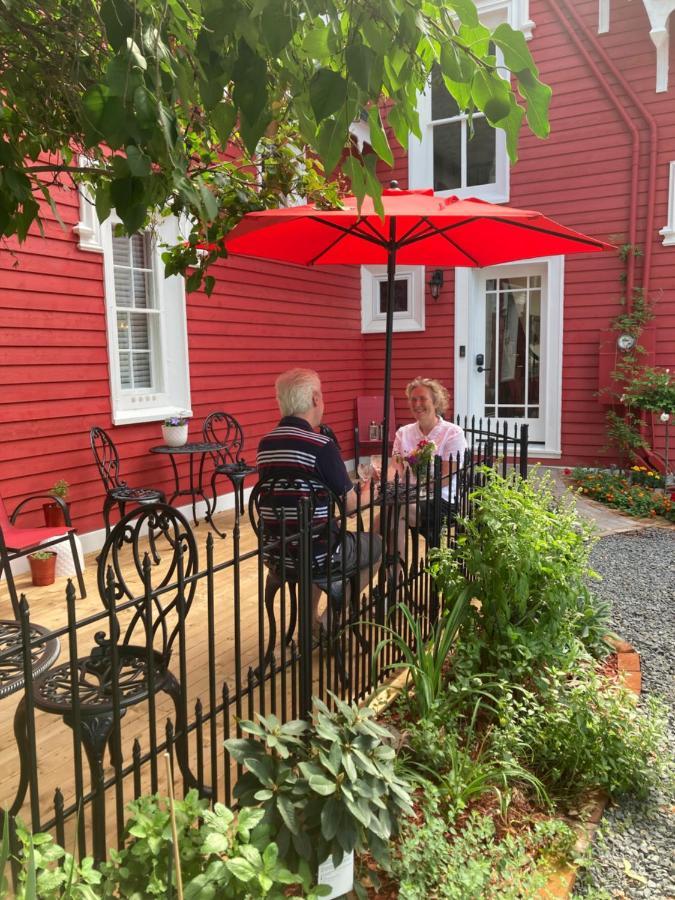 The Red House Fredericton Bed & Breakfast Exterior photo