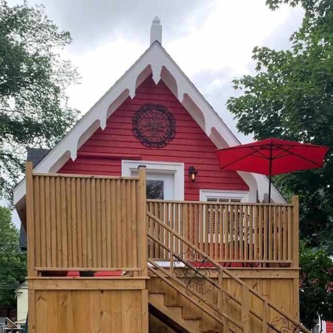 The Red House Fredericton Bed & Breakfast Exterior photo